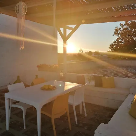 別荘 Intornoalnoce チステルニーノ